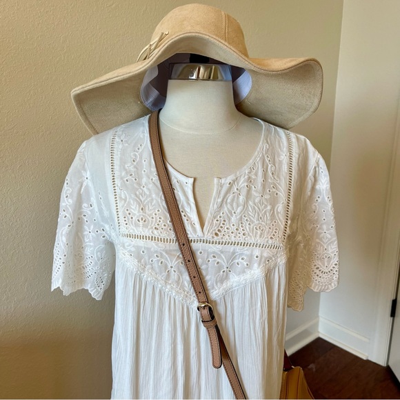 New with tags.  Knox Rose, white summer top with lace crochet detailing.  Size L - Picture 2 of 7